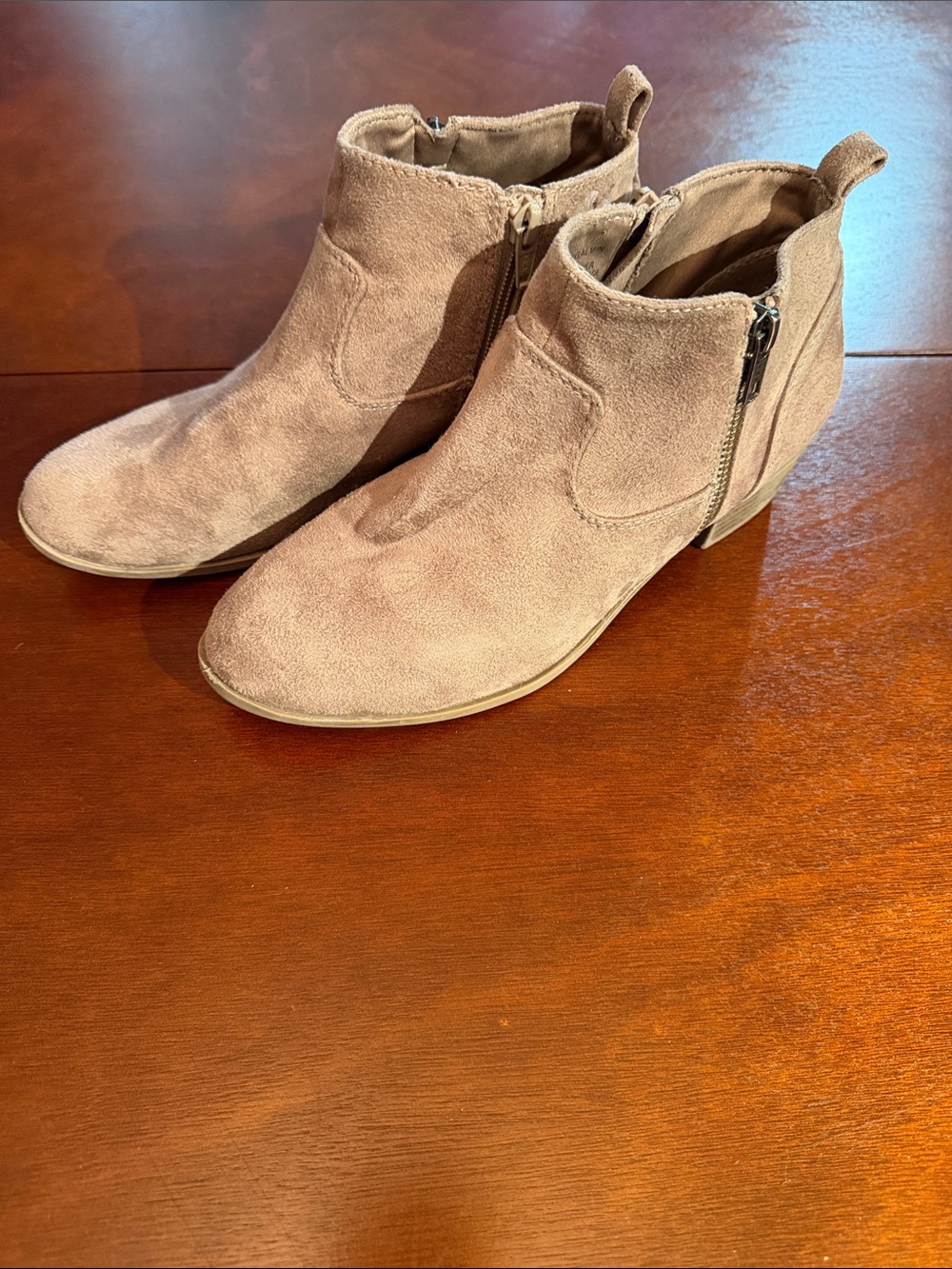 Arizona Jean Company Taupe Suede Side-Zip Ankle flat heel Boots